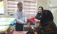 تجلیل از مادران دارای فرزند نو رسیده با شاخه گل در بیمارستان شهدا بندرلنگه